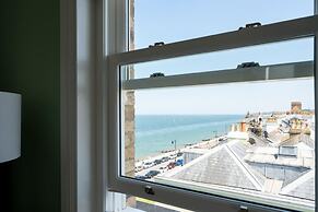 Luxury Beachfront Penthouse, Panoramic Sea Views