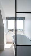 Luxury Beachfront Penthouse, Panoramic Sea Views