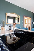 Luxury Beachfront Penthouse, Panoramic Sea Views