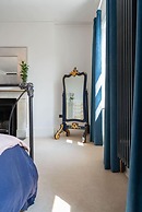 Luxury Beachfront Penthouse, Panoramic Sea Views