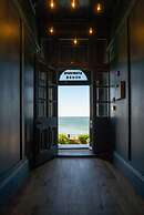 Luxury Beachfront Penthouse, Panoramic Sea Views