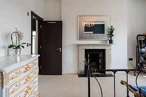 Luxury Beachfront Penthouse, Panoramic Sea Views