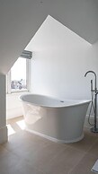 Luxury Beachfront Penthouse, Panoramic Sea Views