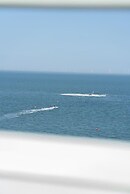 Luxury Beachfront Penthouse, Panoramic Sea Views