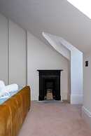 Luxury Beachfront Penthouse, Panoramic Sea Views