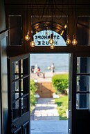 Luxury Beachfront Penthouse, Panoramic Sea Views