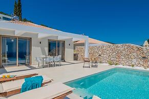 Thelxi s Suites - Brand New Seaview Suites - Thelxi s Suite II - Brand