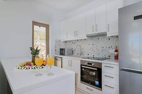 Thelxi s Suites - Brand New Seaview Suites - Thelxi s Suite II - Brand