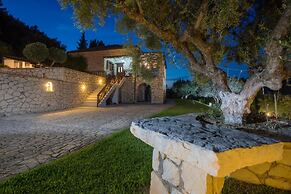 Paradise Home - On the Hill - Paradise Home - On the Hill