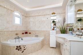 Matina s Family House With Your Private Jacuzzi - Matina s Family Hous