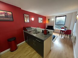 Modern 1BR City Centre Apartment