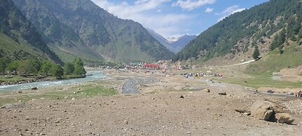 PinePark Lake Luxury Resort Naran