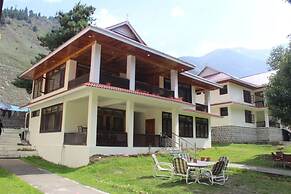 PinePark Lake Luxury Resort Naran