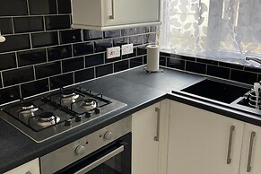 2-bed, Sleeps 4, Free Parking, Pets Allowed