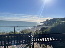 Impeccable 2-bed Apartment in Eastbourne