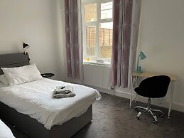 Impeccable 2-bed Apartment in Eastbourne