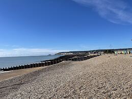 Impeccable 2-bed Apartment in Eastbourne