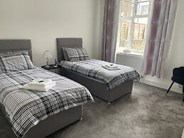 Impeccable 2-bed Apartment in Eastbourne