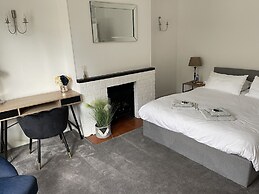 Impeccable 2-bed Apartment in Eastbourne