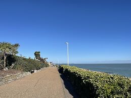 Impeccable 2-bed Apartment in Eastbourne