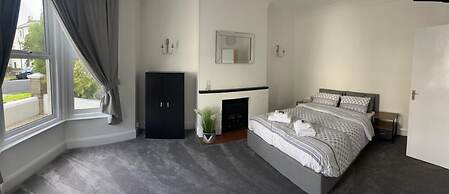 Impeccable 2-bed Apartment in Eastbourne