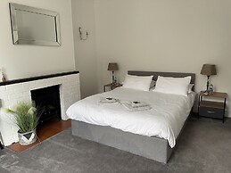 Impeccable 2-bed Apartment in Eastbourne