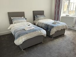 Impeccable 2-bed Apartment in Eastbourne