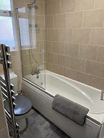 Impeccable 2-bed Apartment in Eastbourne