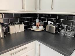 Impeccable 2-bed Apartment in Eastbourne