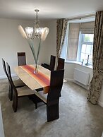 Charming 4-bed House in Grantham