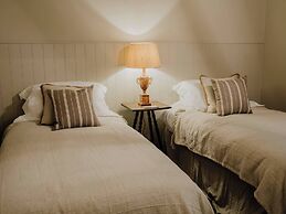 Beautiful Listed Gatehouse in Great Area