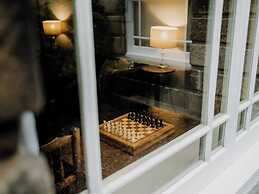 Beautiful Listed Gatehouse in Great Area