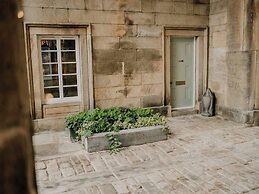 Beautiful Listed Gatehouse in Great Area