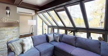 3 Bedroom Platinum-rated Penthouse in Cascade Village, Steps to Chair 