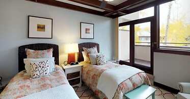 3 Bedroom Platinum-rated Penthouse in Cascade Village, Steps to Chair 