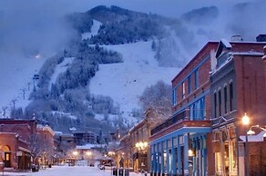 Downtown 2 Bedroom Mountain Vacation Rental in the Heart of Downtown A