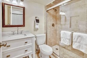 Downtown 2 Bedroom Mountain Vacation Rental in the Heart of Downtown A