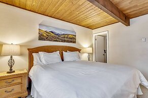 Downtown 2 Bedroom Mountain Vacation Rental in the Heart of Downtown A