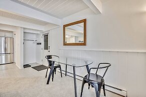 Downtown 2 Bedroom Mountain Vacation Rental in the Heart of Downtown A