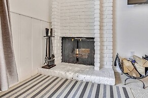 Downtown 2 Bedroom Mountain Vacation Rental in the Heart of Downtown A