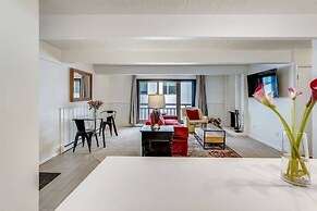 Downtown 2 Bedroom Mountain Vacation Rental in the Heart of Downtown A