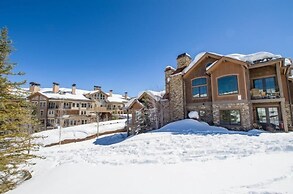 Premier Ski in, Ski-out 2 Bedroom Condo With Spectacular Views, Heated