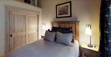 3 Bedroom Residence in Cascade Village Next to Chair Lift 20 and Shutt