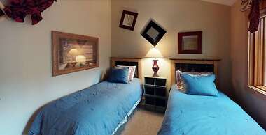 3 Bedroom Residence in Cascade Village Next to Chair Lift 20 and Shutt