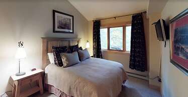 3 Bedroom Residence in Cascade Village Next to Chair Lift 20 and Shutt