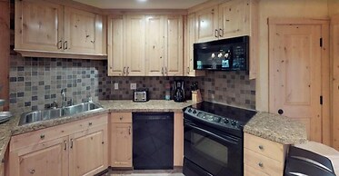 3 Bedroom Residence in Cascade Village Next to Chair Lift 20 and Shutt