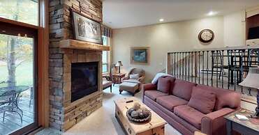 3 Bedroom Residence in Cascade Village Next to Chair Lift 20 and Shutt