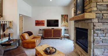 3 Bedroom Residence in Cascade Village Next to Chair Lift 20 and Shutt