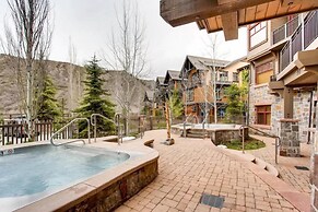 Luxury 3 Bedroom Slopeside Mountain Vacation Rental With Hot Tubs