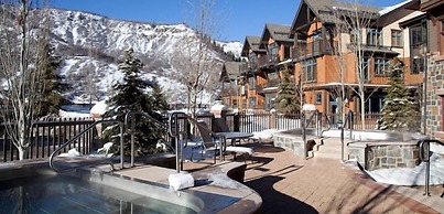 Luxury 3 Bedroom Slopeside Mountain Vacation Rental With Hot Tubs